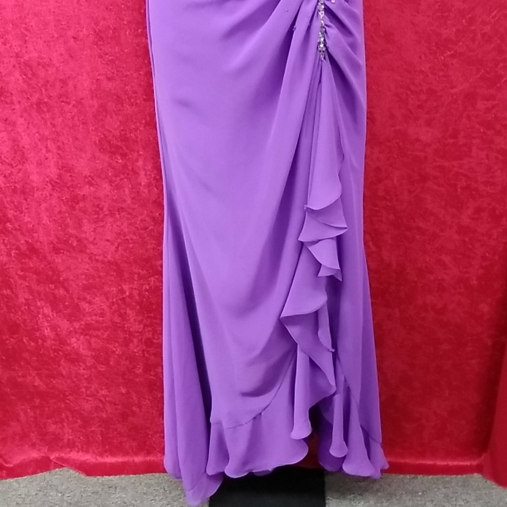 Dresses - Picture 3 of 4